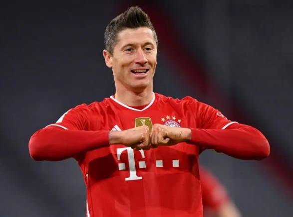 莱万多夫斯基重要时刻领先优势明显，中国队带队取胜！