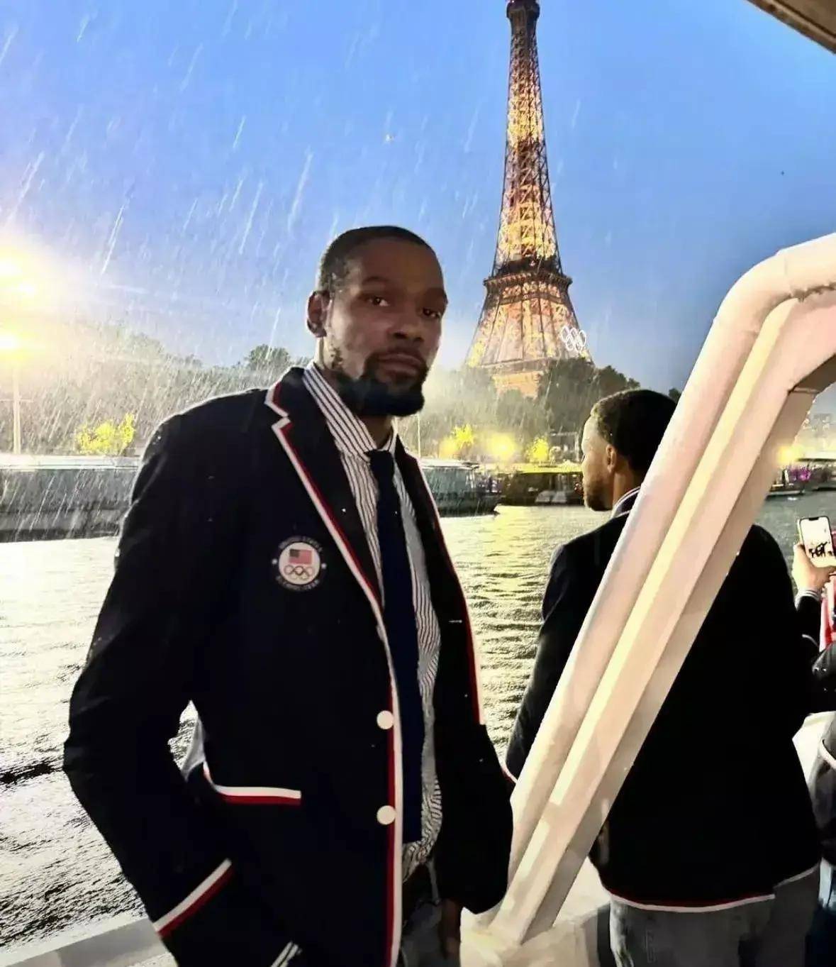 开云app-杜兰特在法国队比赛中重返赛场，夺冠引发热议！-开云app