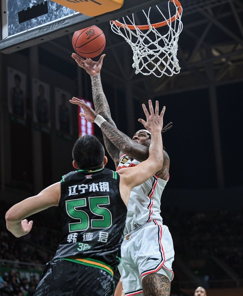 开云官网-广厦男篮训练开放日，冲刺阶段篮板制胜引欢呼，荷甲在即，轮换策略成焦点-开云官网